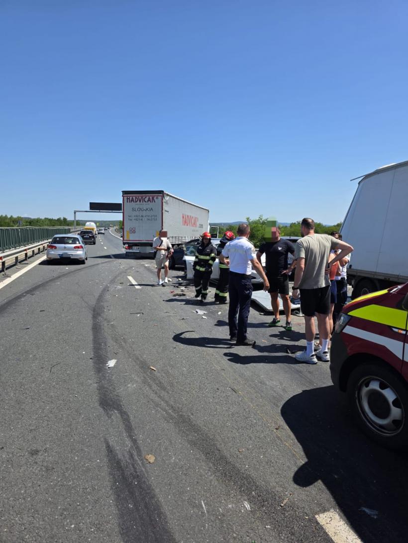 Accident grav pe A1, în județul Timiș: Șapte vehicule implicate și 11 persoane evaluate medical 18961518