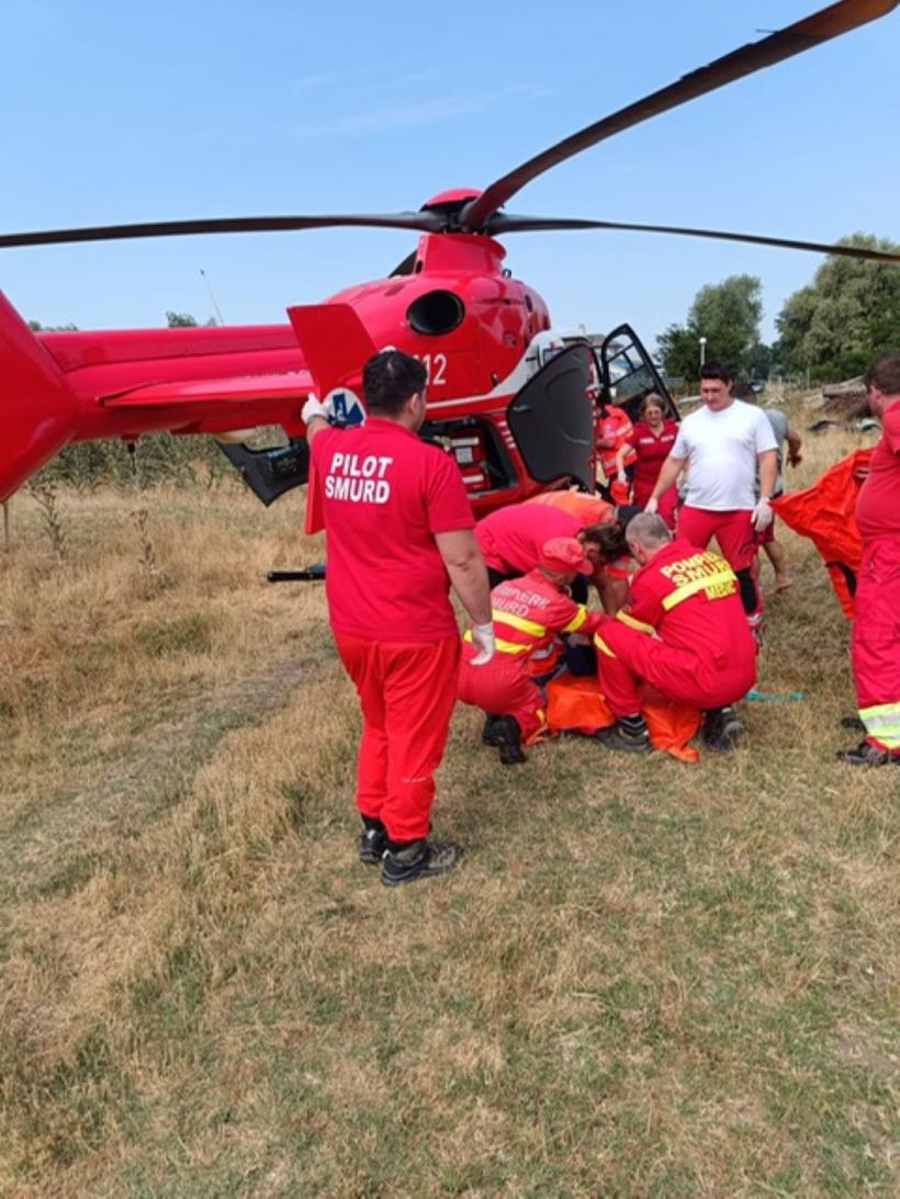 UPDATE Accident la Tulcea: O ambarcațiune cu 12 persoane a intrat în mal 18961602