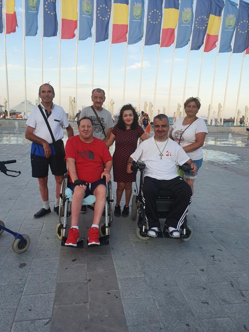 Persoanele cu dizabilități, cele bolnave și vulnerabile, ajutor nesperat din partea unei asociații și a Nuclearelectrica 18961642