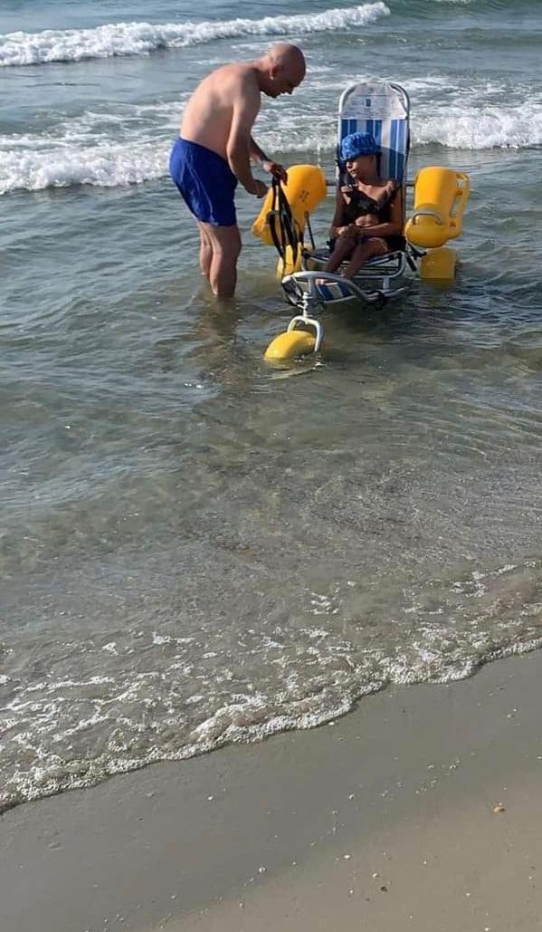 Persoanele cu dizabilități, cele bolnave și vulnerabile, ajutor nesperat din partea unei asociații și a Nuclearelectrica 18961644