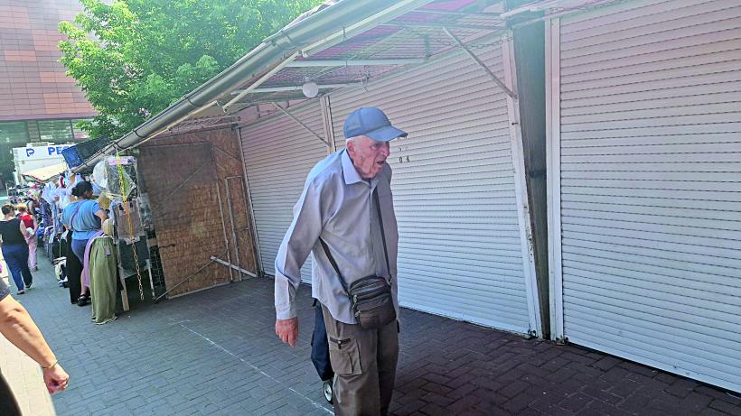 Codul roșu între tarabele Oborului: „Dă-o dracu’ de căldură. Ce? Vine smurdu’ să-mi facă cumpărăturile?” 18961857