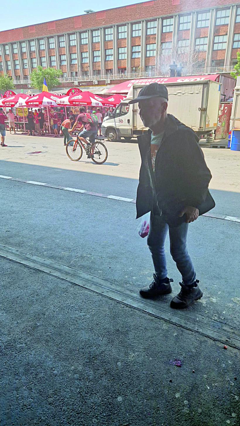 Codul roșu între tarabele Oborului: „Dă-o dracu’ de căldură. Ce? Vine smurdu’ să-mi facă cumpărăturile?” 18961858