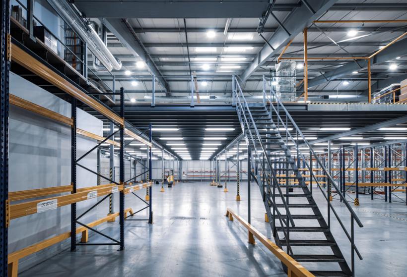 Cum să optimizezi iluminatul în spațiile industriale? 4 sfaturi și soluții eficiente 