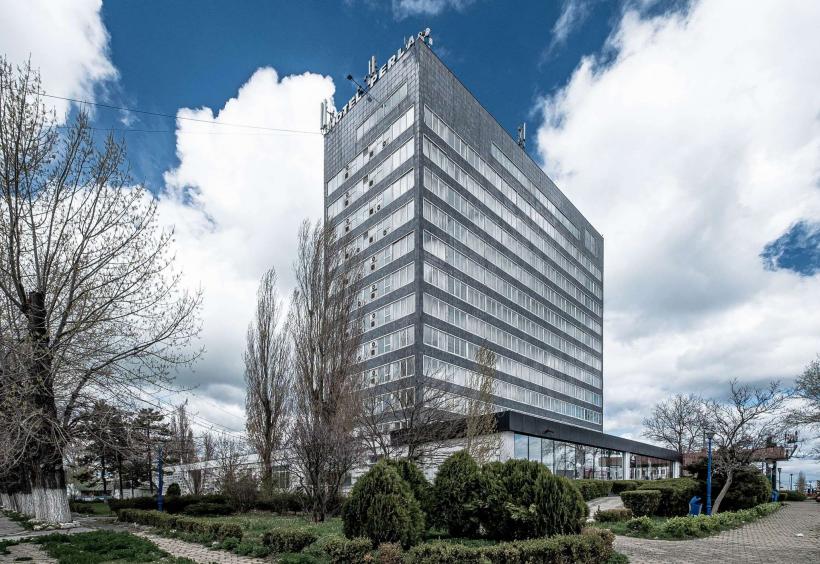 Hotelul Perla din Mamaia devine principala ruină a Litoralului românesc