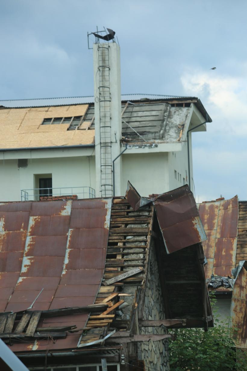 Sinaia, măturată de o furtuna, în doar câteva minute. 14 persoane au fost asistate de către echipajele SMURD 18962306