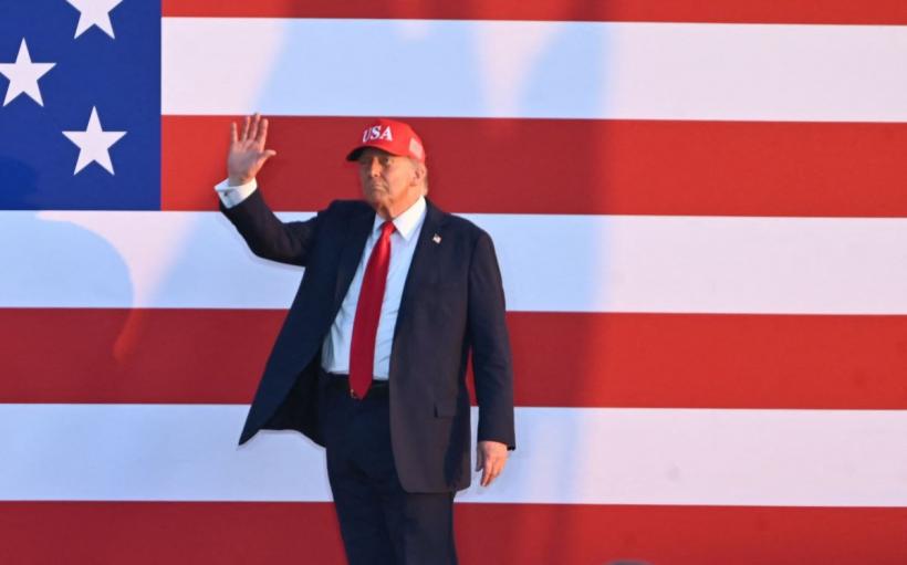 Trump le interzice chinezilor să cumpere terenuri agricole americane