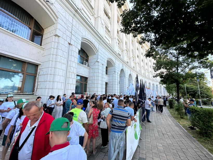 Angajații din administrația fiscală și financiară protestează în fața Ministerului Finanțelor