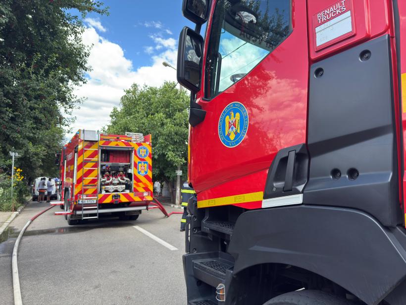 Incendiu major pe strada Doamna Stanca din București: Ard mai multe case