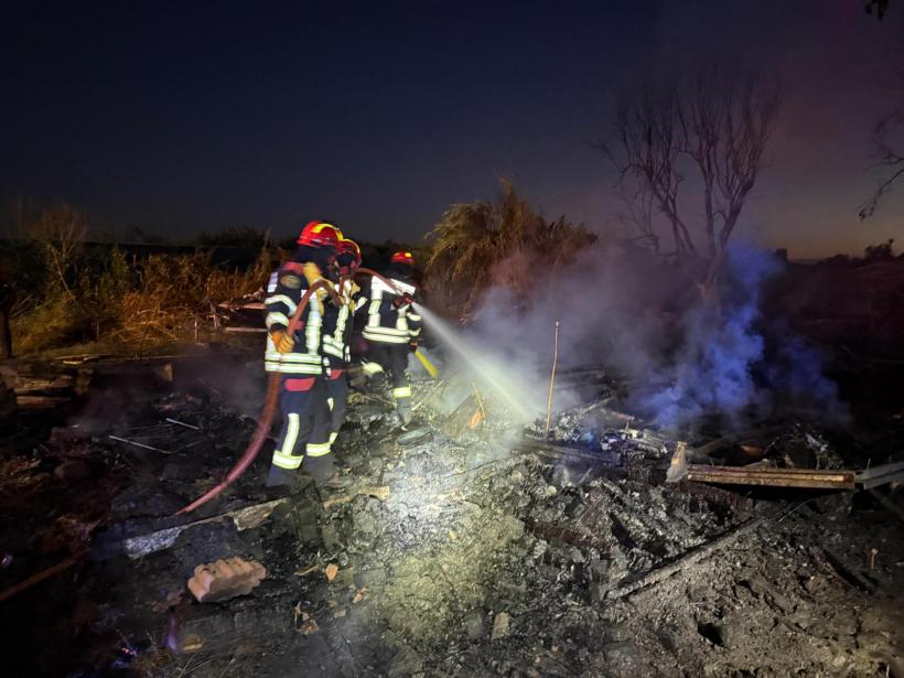 Pompierii români luptă cu flăcările în Franța 18962371
