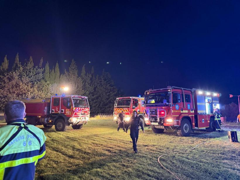 Pompierii români luptă cu flăcările în Franța 18962373