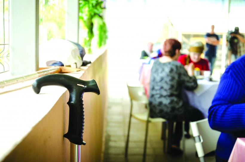 Telefonul Vârstnicului: Seniorii vor activități sociale, nu doar informații