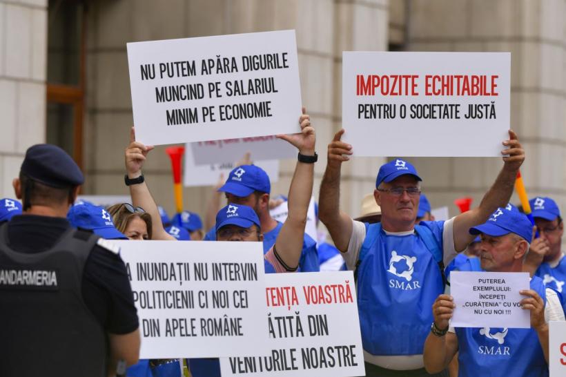 Protest la Ministerul Mediului: Angajații de la Apele Române reclamă salarii sub minimul pe economie 18962551