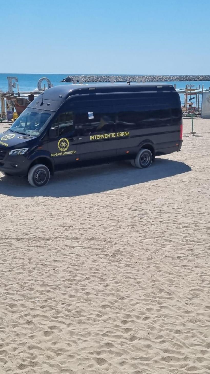 Alertă pe o plajă din Eforie Sud. Bucăți de dronă găsite la malul mării