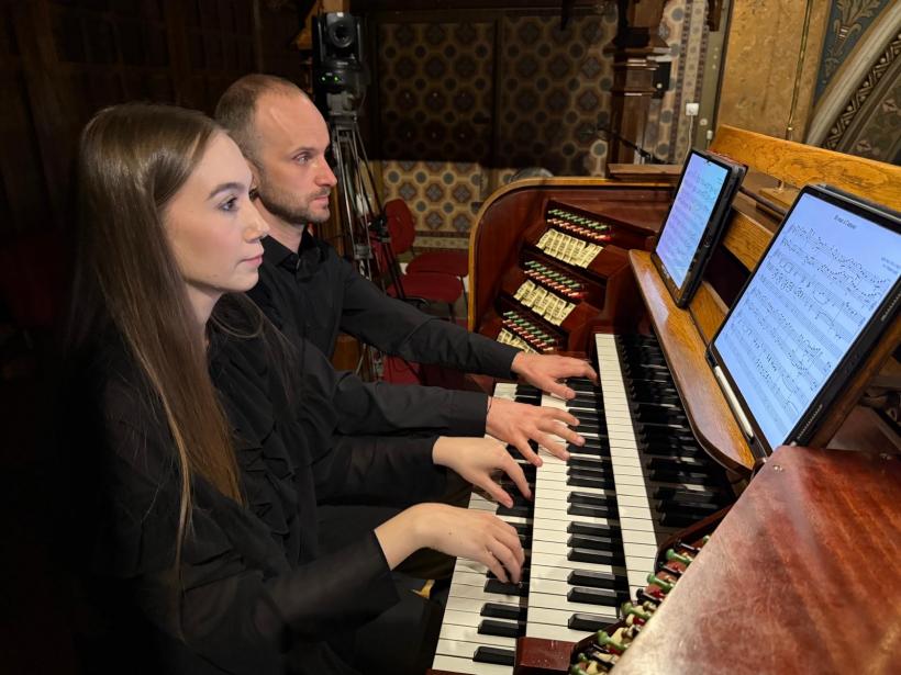 După un concert extraordinar care a entuziasmat publicul de la Catedrala Sfântul Iosif din București, Turneul Național Orgile României ajunge în Transilvania 18962837