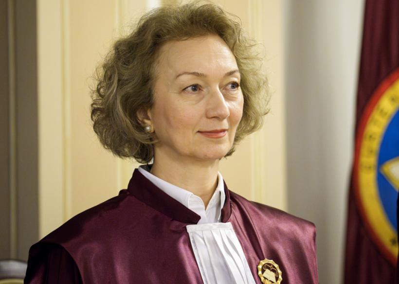 Controversatele numiri la CCR au devenit, de ieri, oficiale. Curtea Constituțională are o nouă componență și o nouă șefă 18962776