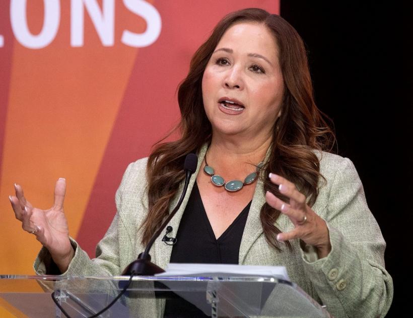 Fiica tatălui: Adelita Grijalva câștigă alegerile primare pentru Camera Reprezentanților din Arizona