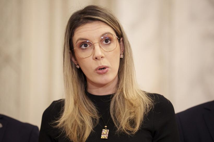 Ministrul Mediului: „Hrănirea urșilor, sancționată drastic!”  18963163