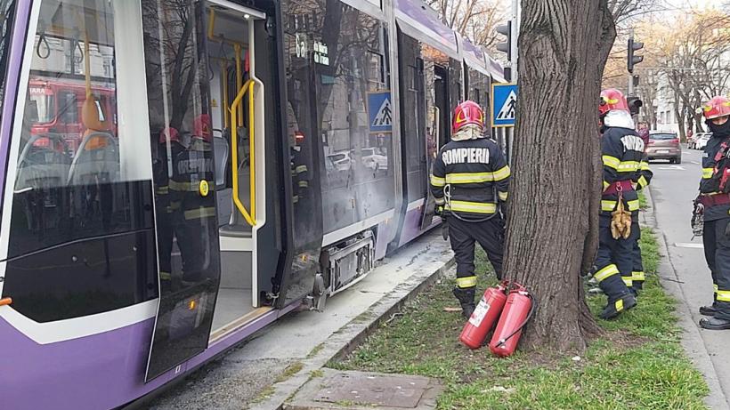 Incendiu la un tramvai pe linia 36 în București