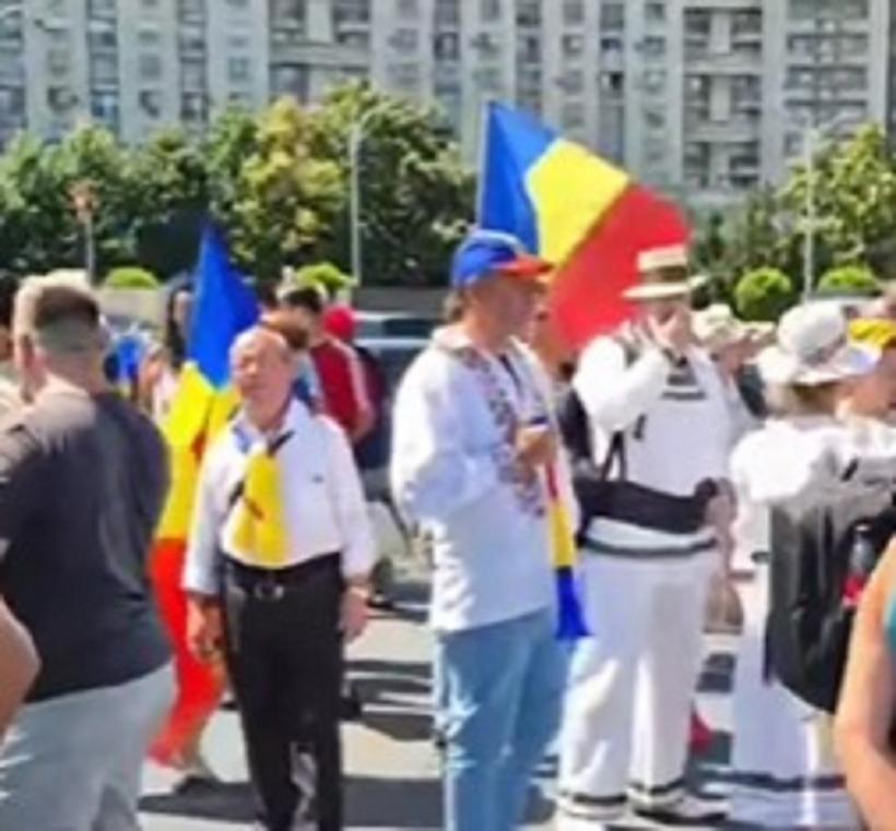 Jandarmi agresați în timpul protestelor din Piața Victoriei 18963690