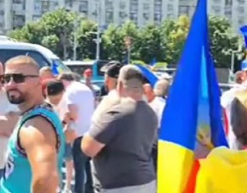 Jandarmi agresați în timpul protestelor din Piața Victoriei 18963692