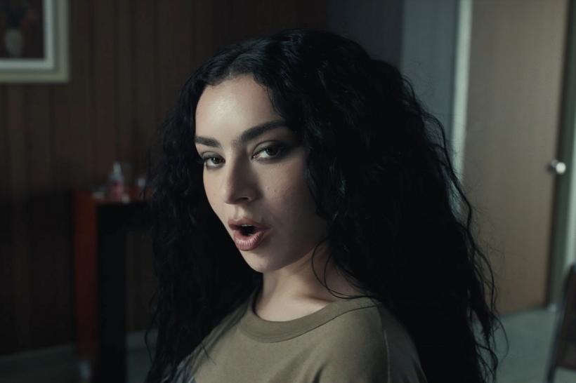 Starul pop Charli XCX și-a confirmat căsătoria cu George Daniel 18963634