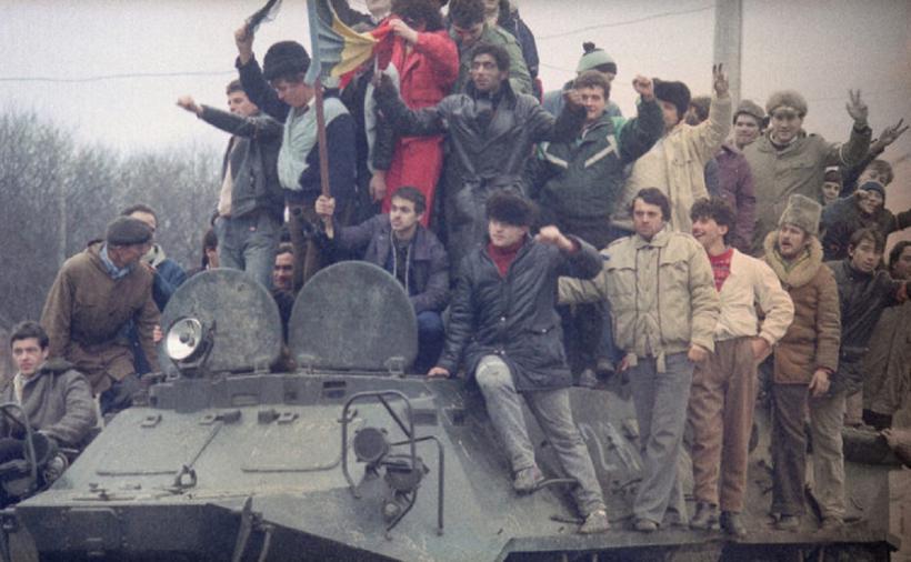 Misterele Revoluției: „În 1989 au coexistat o revoluție autentică și o lovitură militară!” 18963668