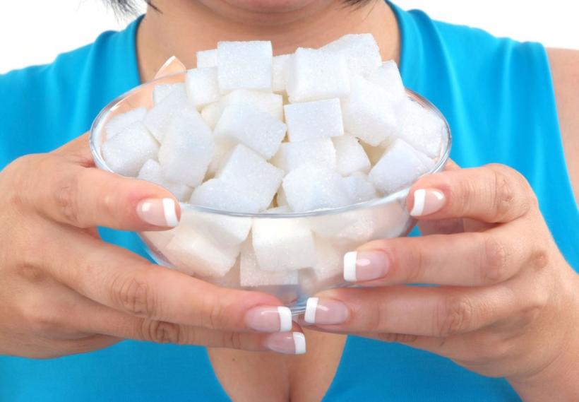 Simptomul surprinzător care trădează dependența de zahăr