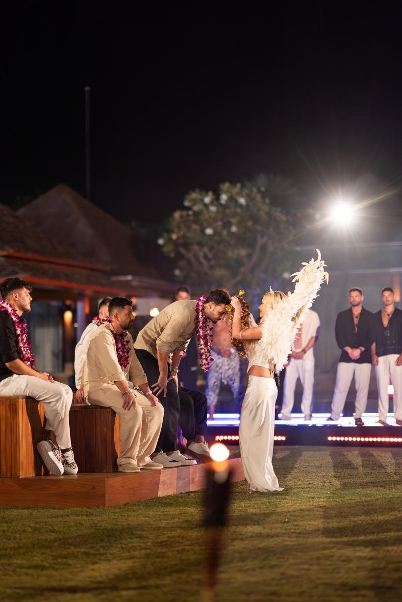 Seară plină de surprize la Insula Iubirii, într-o ediție lider absolut de audiență! Diseară, se împart ghirlandele pentru date-uri, iar atmosfera se încinge în vile 18964101