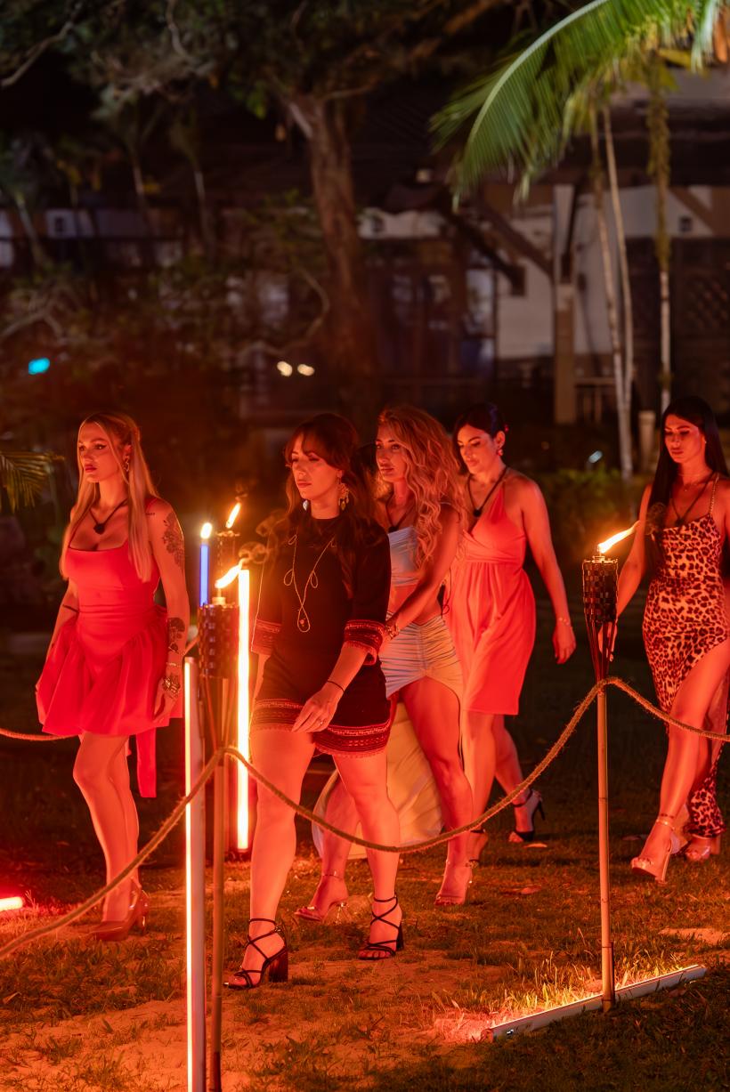 Alegeri de date, petreceri tematice și începutul primului bonfire, la Insula Iubirii. O nouă ediție lider detașat de audiență, la Antena 1 și pe AntenaPLAY! 18964296