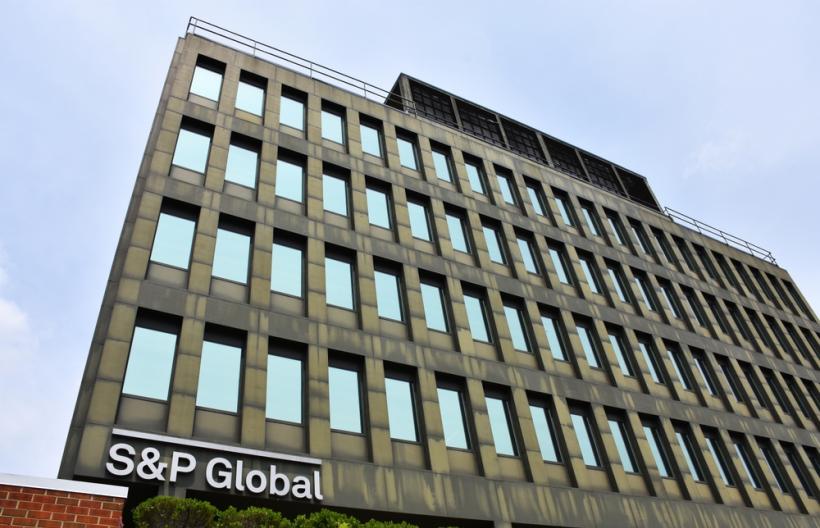 Agenţia S&amp;P Global menţine ratingul României la &#039;BBB-/A-3&#039;, cu perspectivă negativă