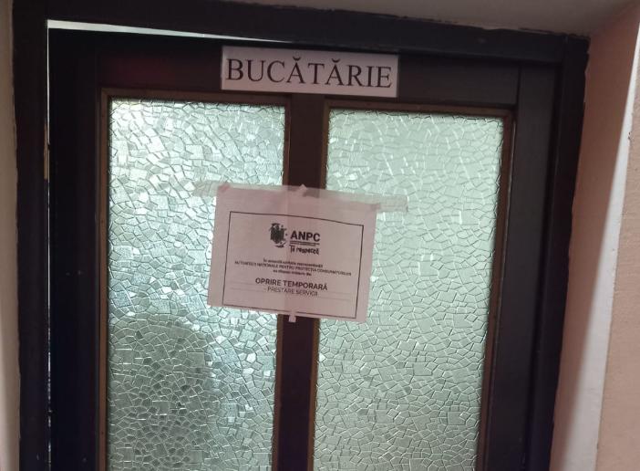 Produse expirate, ustensile murdare și informații incomplete despre alergeni - control ANPC la firme