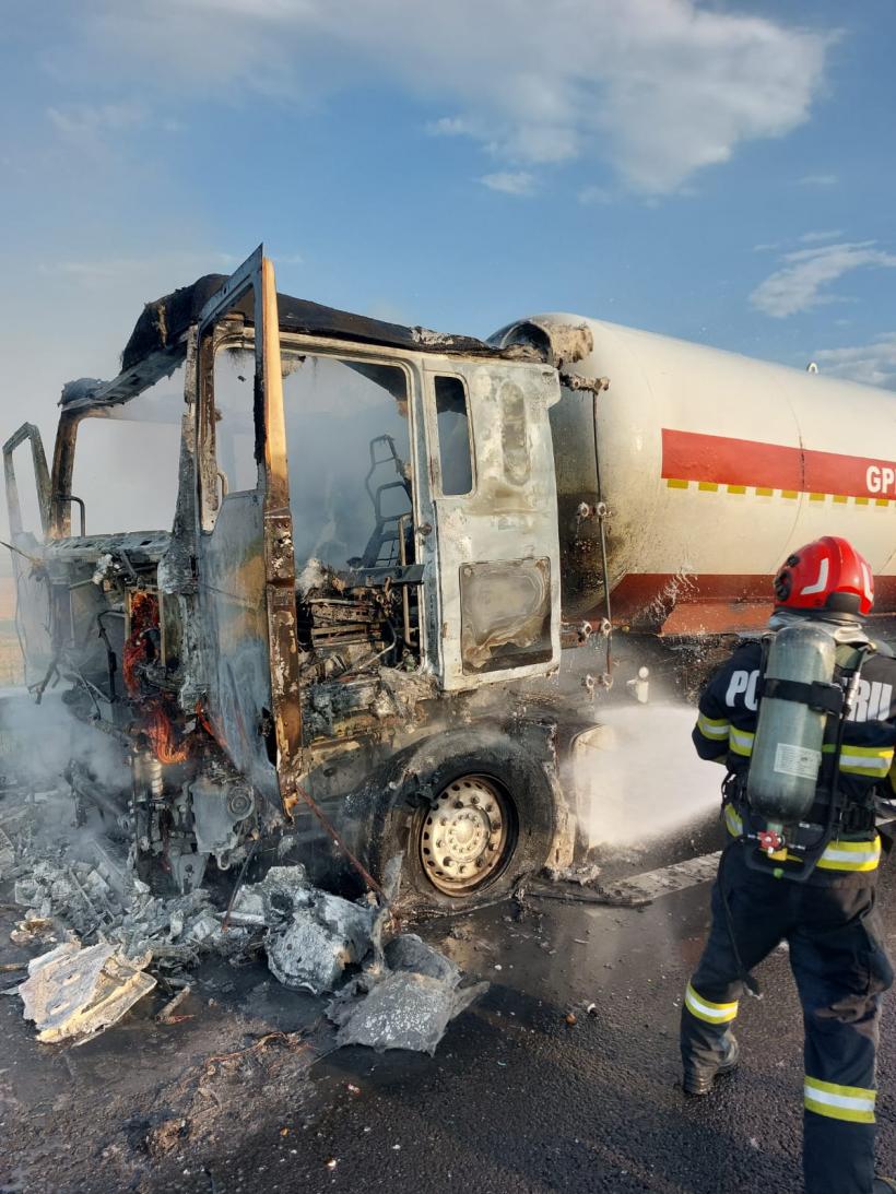O cisternă încărcată cu propan a luat foc pe A7, în Buzău.  A fost transmis un mesaj Ro-Alert. 18964504