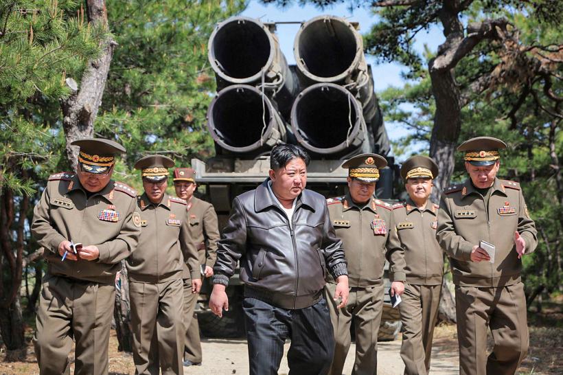 Kim Jong Un, la concursul de tras cu tunul