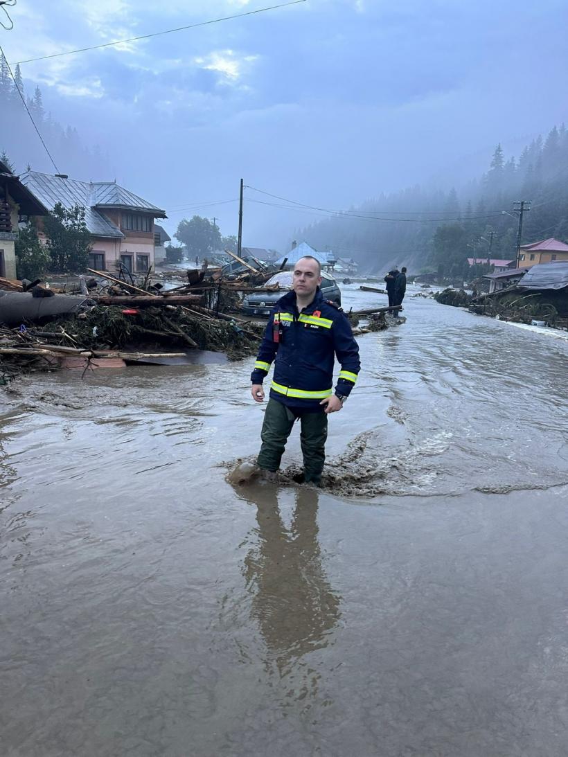Sute de persoane evacuate și poduri distruse în Suceava și Neamț din cauza inundațiilor 18964673