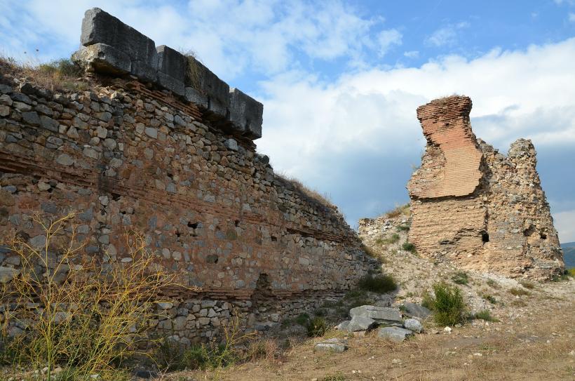 Care este filonul expresiei „dis-de-dimineață” 18964793