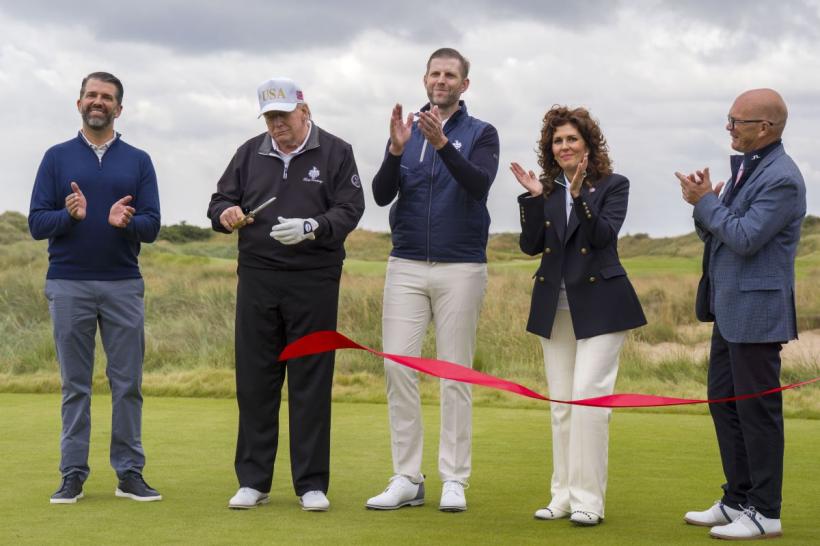Trump a inaugurat cel mai nou teren de golf de lux al familiei sale în Scoția 18964945