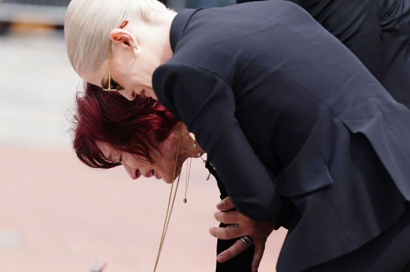 Rămas-bun, Ozzy Osbourne! Mii de fani l-au condus, în lacrimi, pe ultimul drum pe „Prințul Întunericului”