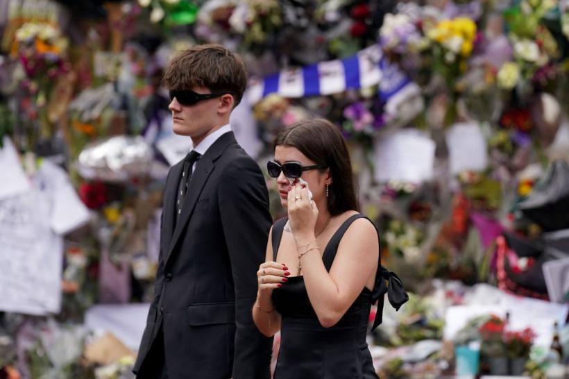 Rămas-bun, Ozzy Osbourne! Mii de fani l-au condus, în lacrimi, pe ultimul drum pe „Prințul Întunericului” 18965128