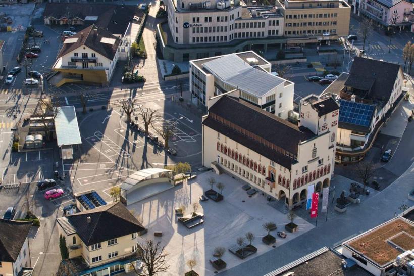 Țara fără aeroport și monedă proprie care atrage milionarii Europei