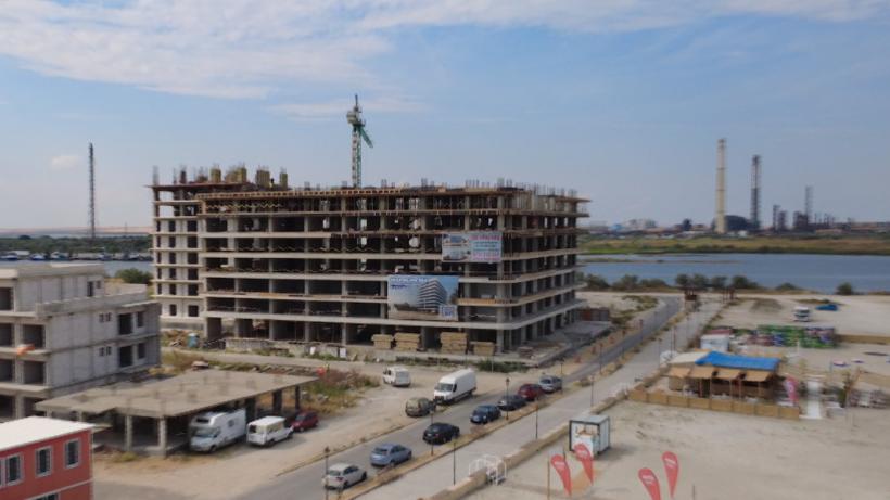 Blocuri și hoteluri construite în zone periculoase, în locuri interzise prin lege. Ancheta Observator - România, coşmar rezidenţial 18965265