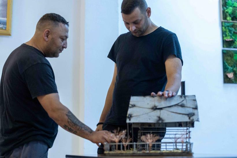 OUT OF THE BOX II – Vocea din spatele zidurilor: artă, reflecție și o a doua șansă 18965072