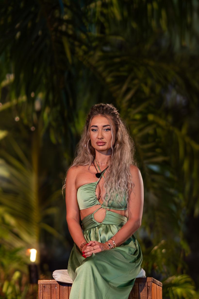 Claudiu și Isabel s-au logodit, părăsind competiția împreună și flacăra ispitei s-a aprins pentru prima dată, într-o ediție lider detașat de audiență! 18965452