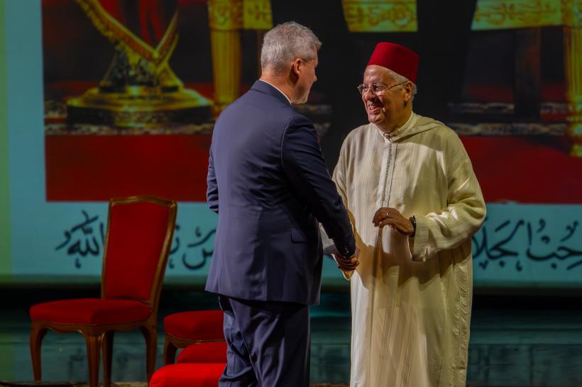 Concert Extraordinar la Opera Națională București dedicat Zilei Naționale a Regatului Maroc (Sărbătoarea Tronului). Premieră: Orchestra arabo-andaluză din Fez a cucerit capitala României într-un spectacol istoric 18965477