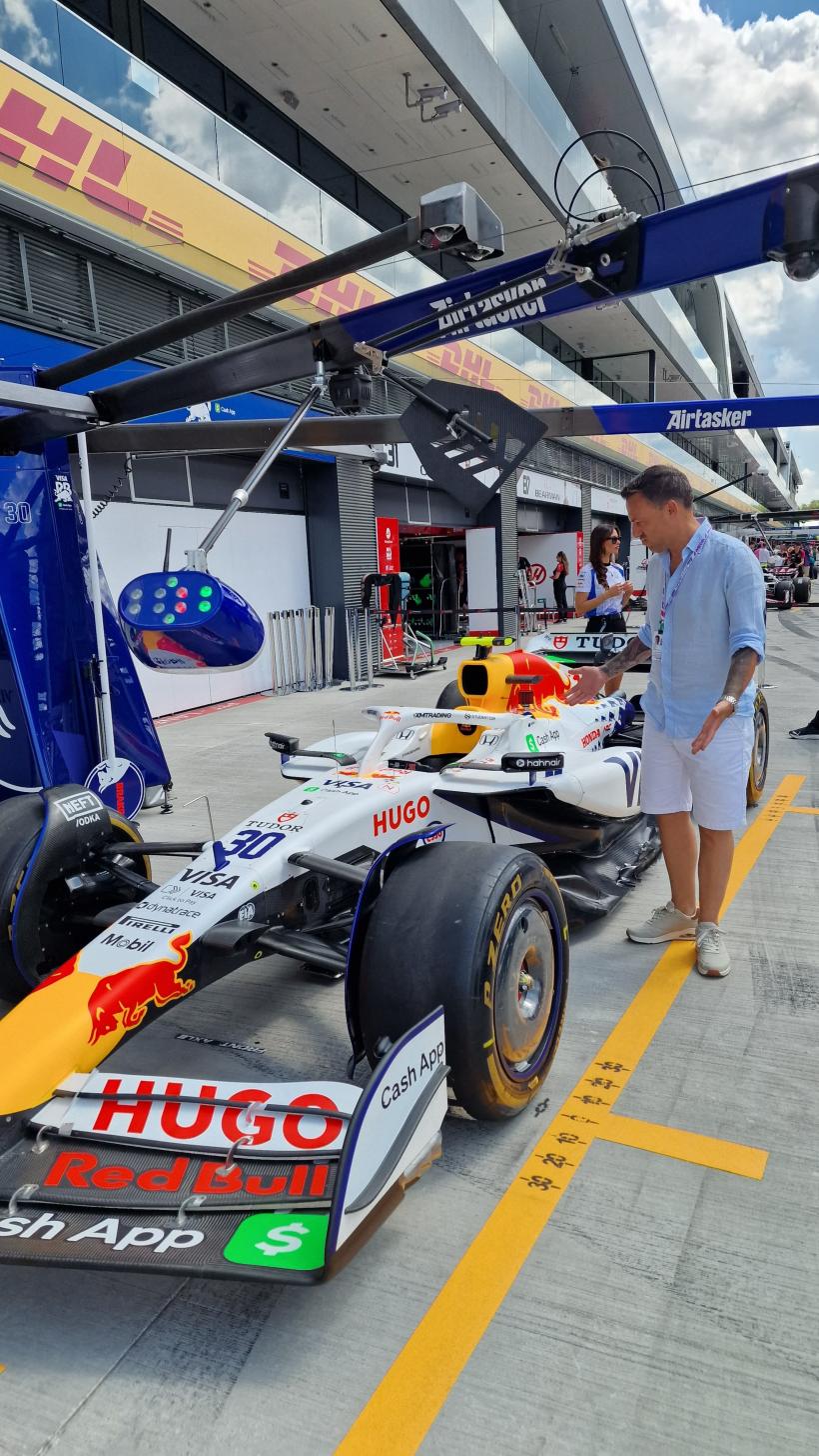 Marele Premiu de Formula 1 al Ungariei se vede duminică, de la 16.00, la Antena 1 şi pe AntenaPLAY. Chef Ştefan Popescu trăieşte live experiența Formula 1 la Hungaroring 18965456