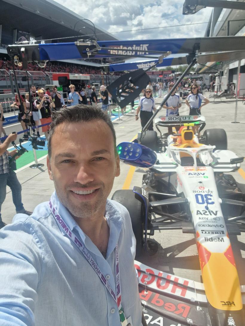 Marele Premiu de Formula 1 al Ungariei se vede duminică, de la 16.00, la Antena 1 şi pe AntenaPLAY. Chef Ştefan Popescu trăieşte live experiența Formula 1 la Hungaroring 18965457