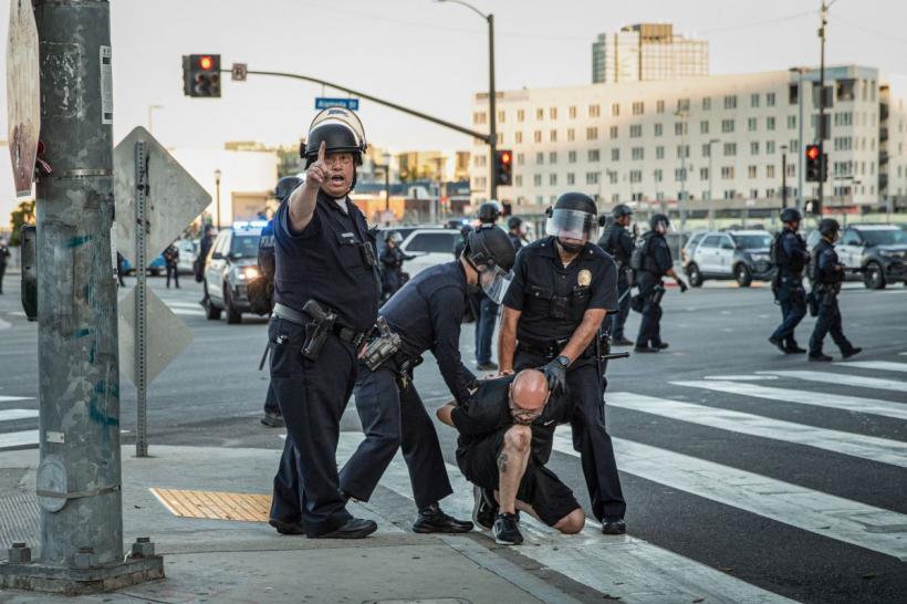 O instanță din SUA menține interdicția privind profilarea rasială în Los Angeles