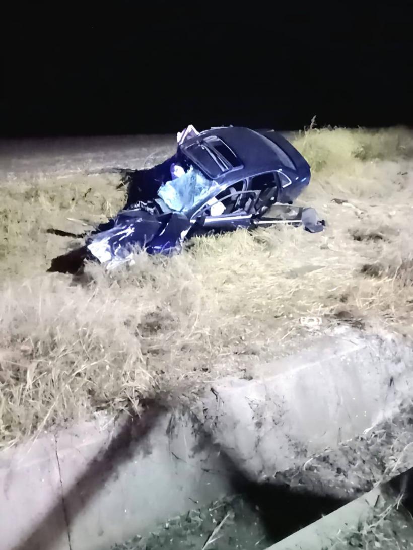 Accident teribil pe DJ 701, județul Teleorman. Doi adolescenți au murit după ce mașina în care se aflau a „zburat” de pe drum 18965598