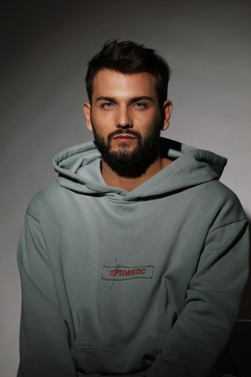 Debut exploziv la Untold 2025: DJ Razvan Vlad folosește muzica ca pe un portal către vindecare și celebrare 18965541