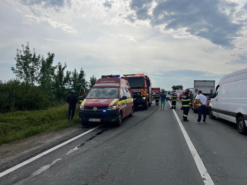 Accident grav între un microbuz și un autoturism în Sibiu. A fost activat Planul Roșu de intervenție 18965803