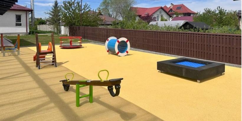 Ce tip de tartan se potrivește într-o școală? Criterii esențiale pentru un spațiu de joacă modern